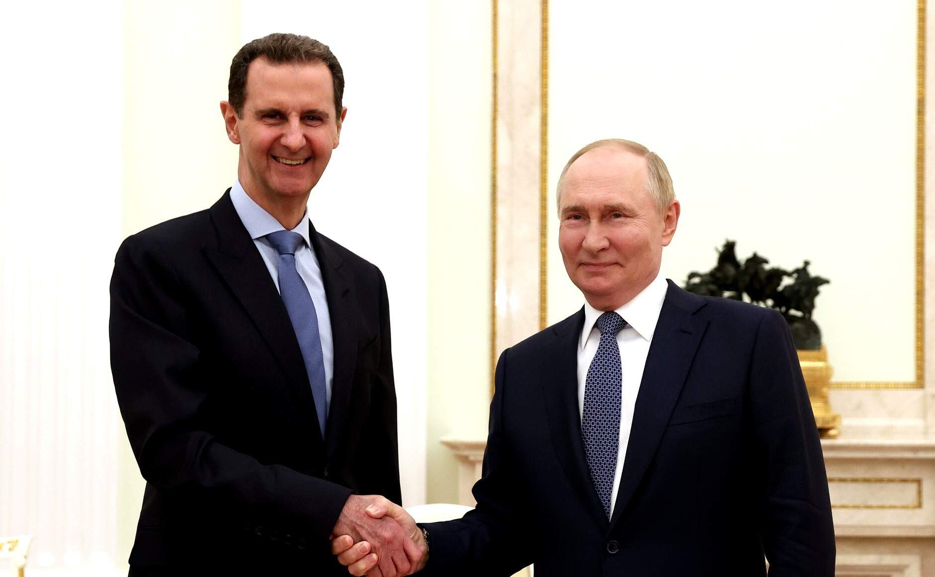 Bashar al-Asad recibe asilo en Moscú después de huir de Siria