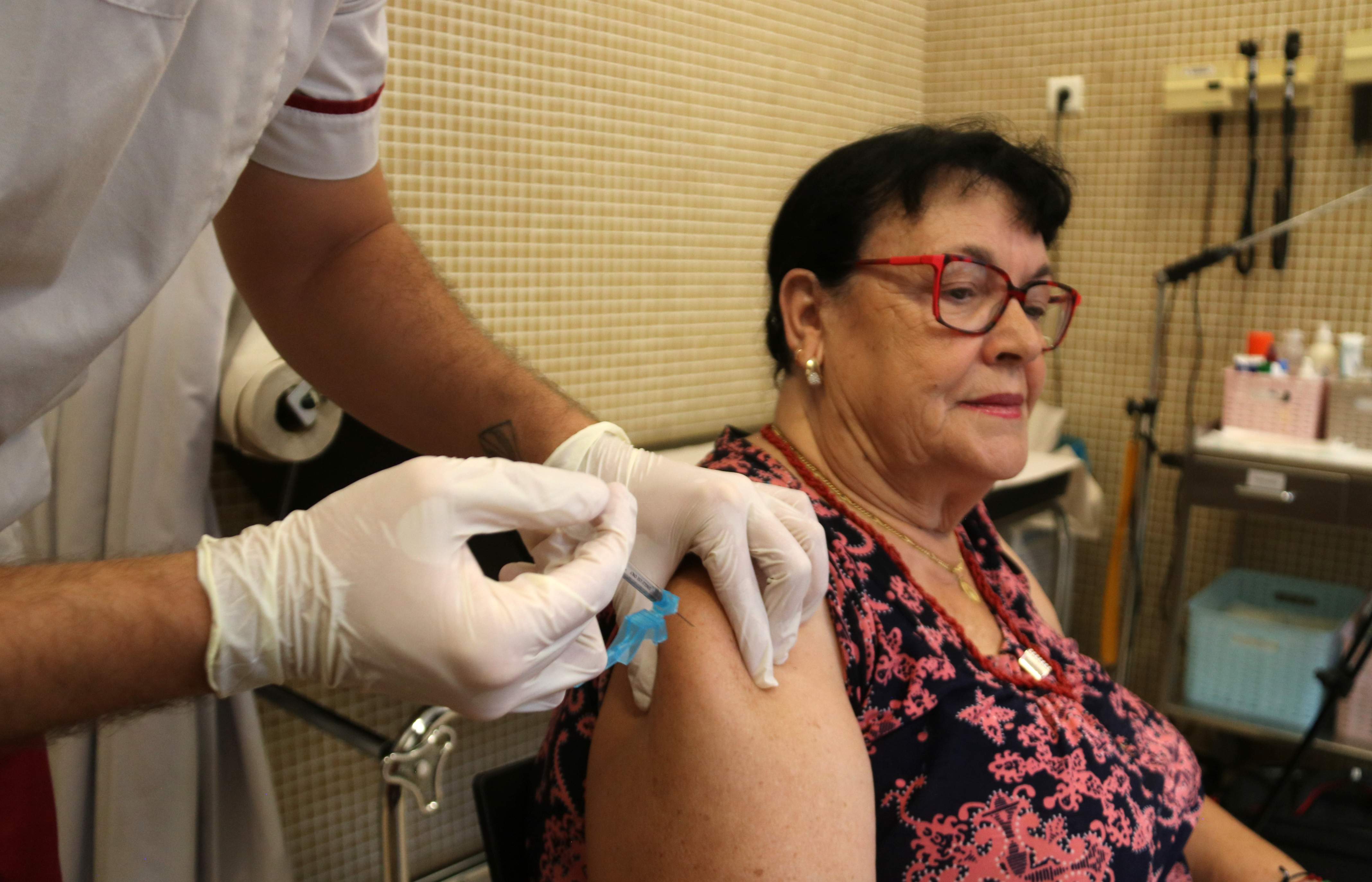 Los casos de gripe continúan en "marcado ascenso" y seguirán creciendo las próximas semanas