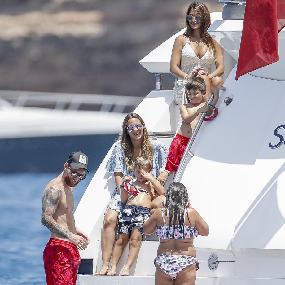 Messi y Antonella vacaciones 2 GTRES