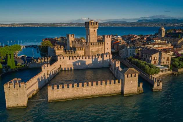 Sirmione. Fortalesa Scaligera. Fuente: Ministerio de Turismo de Italia Sirmione. Fortalesa Scaligera. Fuente: Ministerio de Turismo de Italia