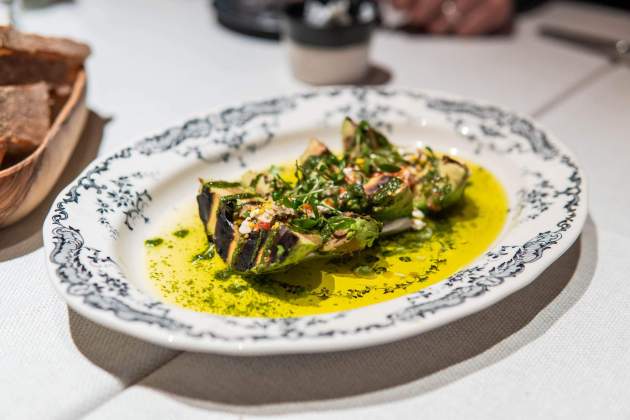L'alvocat de Màlaga a la brasa de Leña / Foto: Marta Garreta L'alvocat de Màlaga a la brasa de Leña / Foto: Marta Garreta