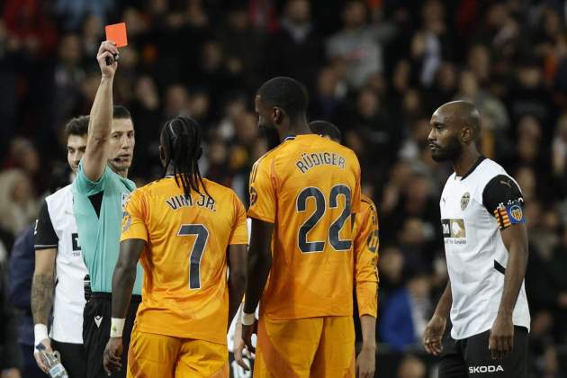 Vinicius expulsión Valencia Real Madrid / Foto: EFE Vinicius expulsión Valencia Real Madrid / Foto: EFE