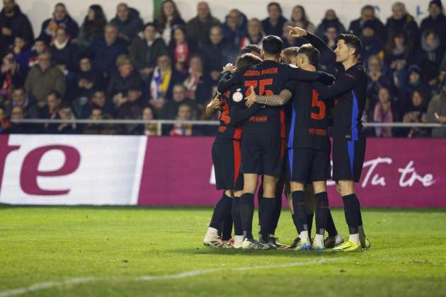 El Barça celebra un gol contra el Barbastre / Foto: EFE El Barça celebra un gol contra el Barbastre / Foto: EFE