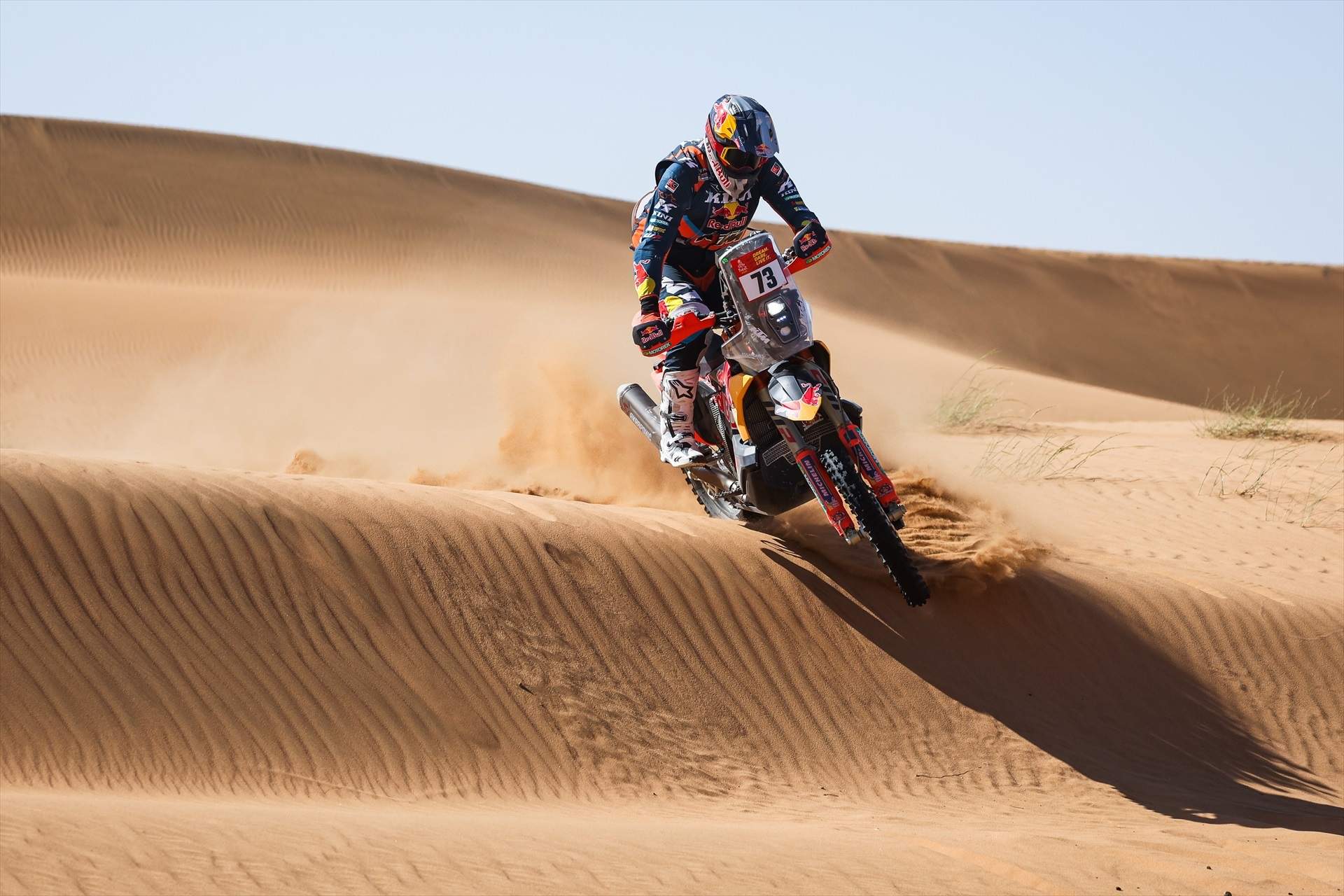 Susto del catalán Edgar Canet en el Dakar: cae pero mantiene el liderazgo