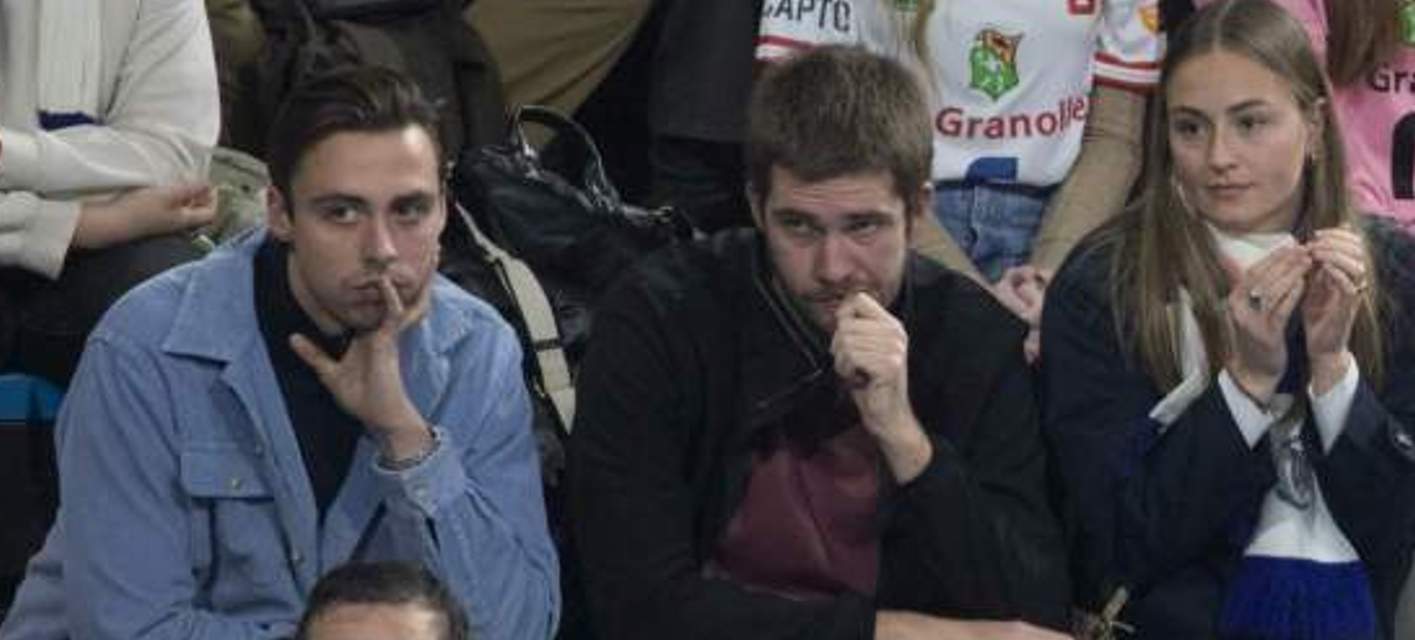 Juan entre su pareja y la de Pablo, GTRES Juan entre su pareja y la de Pablo, GTRES