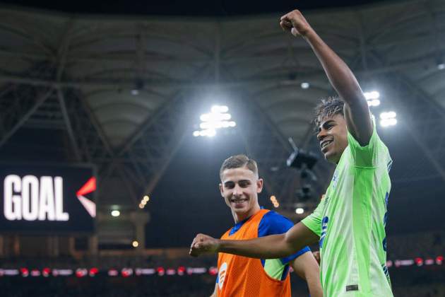 Lamine Yamal i Fermín López celebren la victòria del Barça a la Supercopa d'Espanya / Foto: EFE Lamine Yamal i Fermín López celebren la victòria del Barça a la Supercopa d'Espanya / Foto: EFE