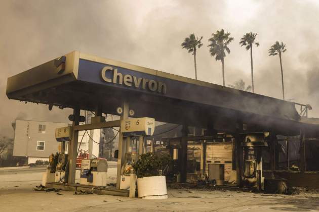gasolinera incendi los angeles altadena caroline brehman efe gasolinera incendi los angeles altadena caroline brehman efe