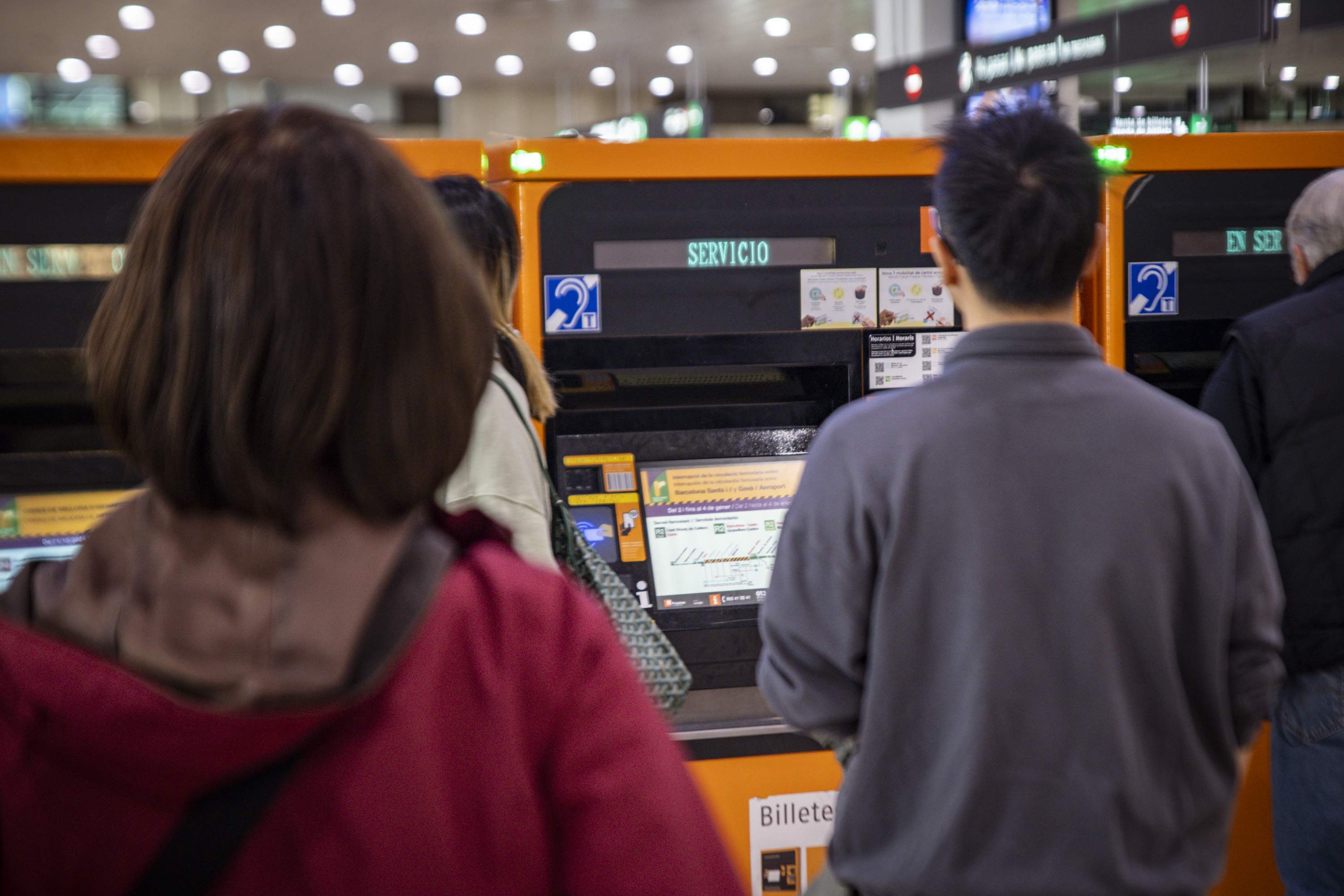El Gobierno avisa de que los precios del transporte público suben este jueves