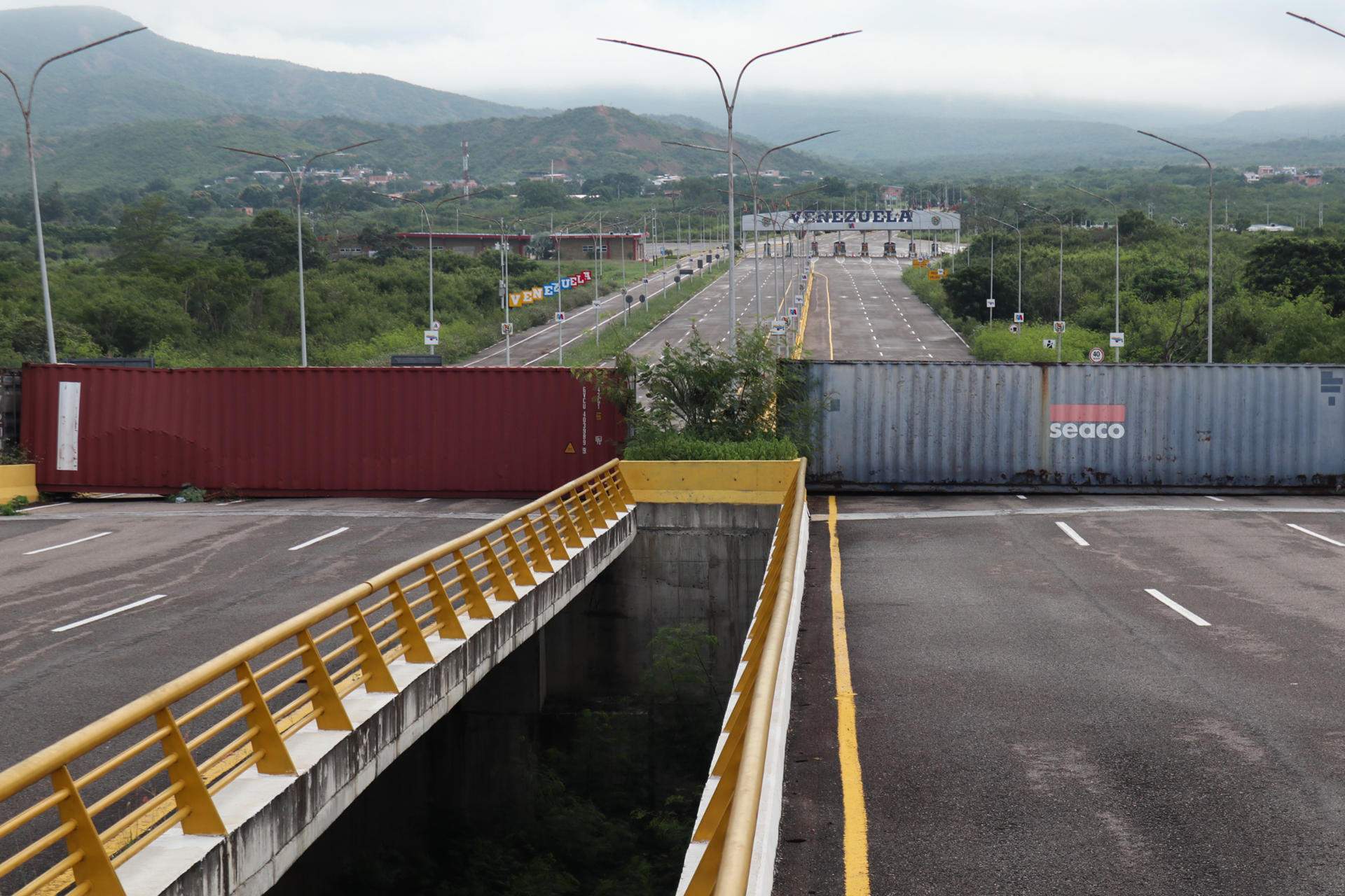 Veneçuela tanca la frontera amb Colòmbia i suspèn vols abans de la presa de possessió de Maduro