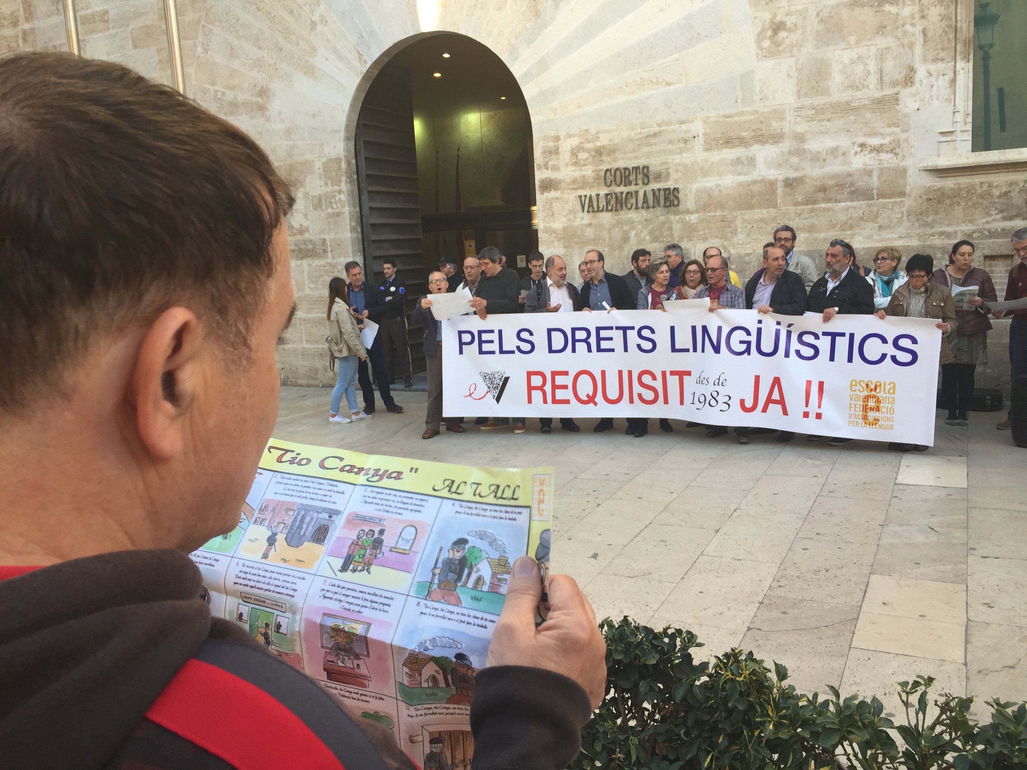 El Consell y entidades culturales rechazan que la justicia legisle el uso del valenciano