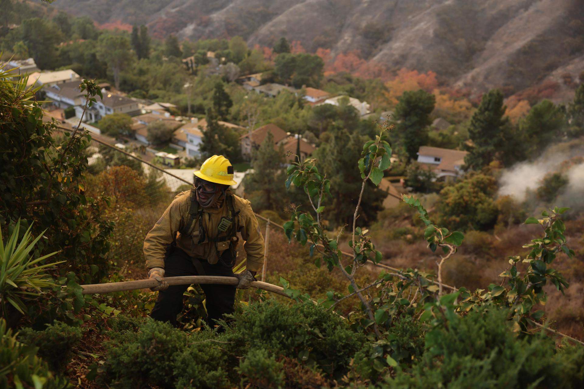 El vent no dona treva a Los Angeles: s'aproximen hores difícils mentre s'eleva a 24 el nombre de morts