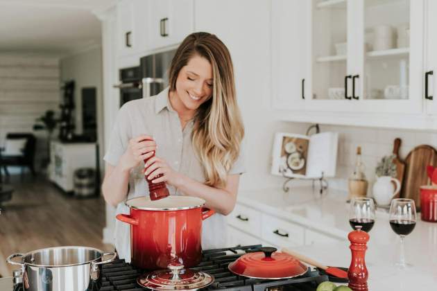 La sal actúa absorbiendo el agua presente en los alimentos / Foto: Unsplash La sal actúa absorbiendo el agua presente en los alimentos / Foto: Unsplash