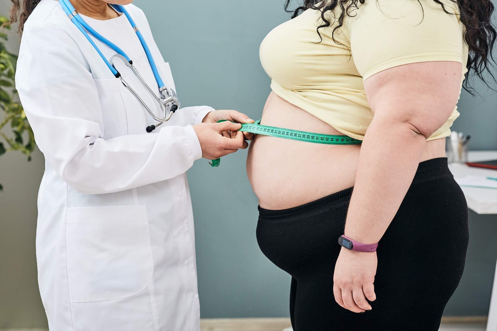 La obesidad va más allá del peso y el IMC: un comité de expertos propone redefinir el concepto