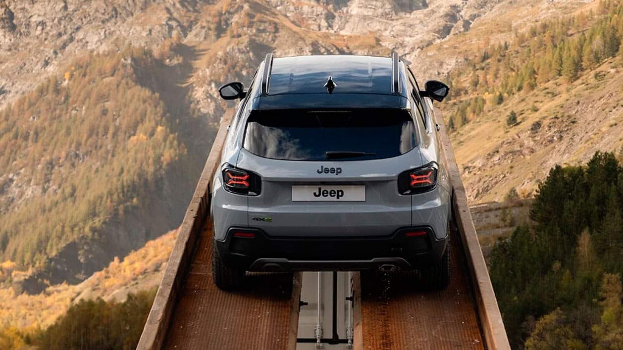 Jeep li posa canvi de marxes al cotxe elèctric