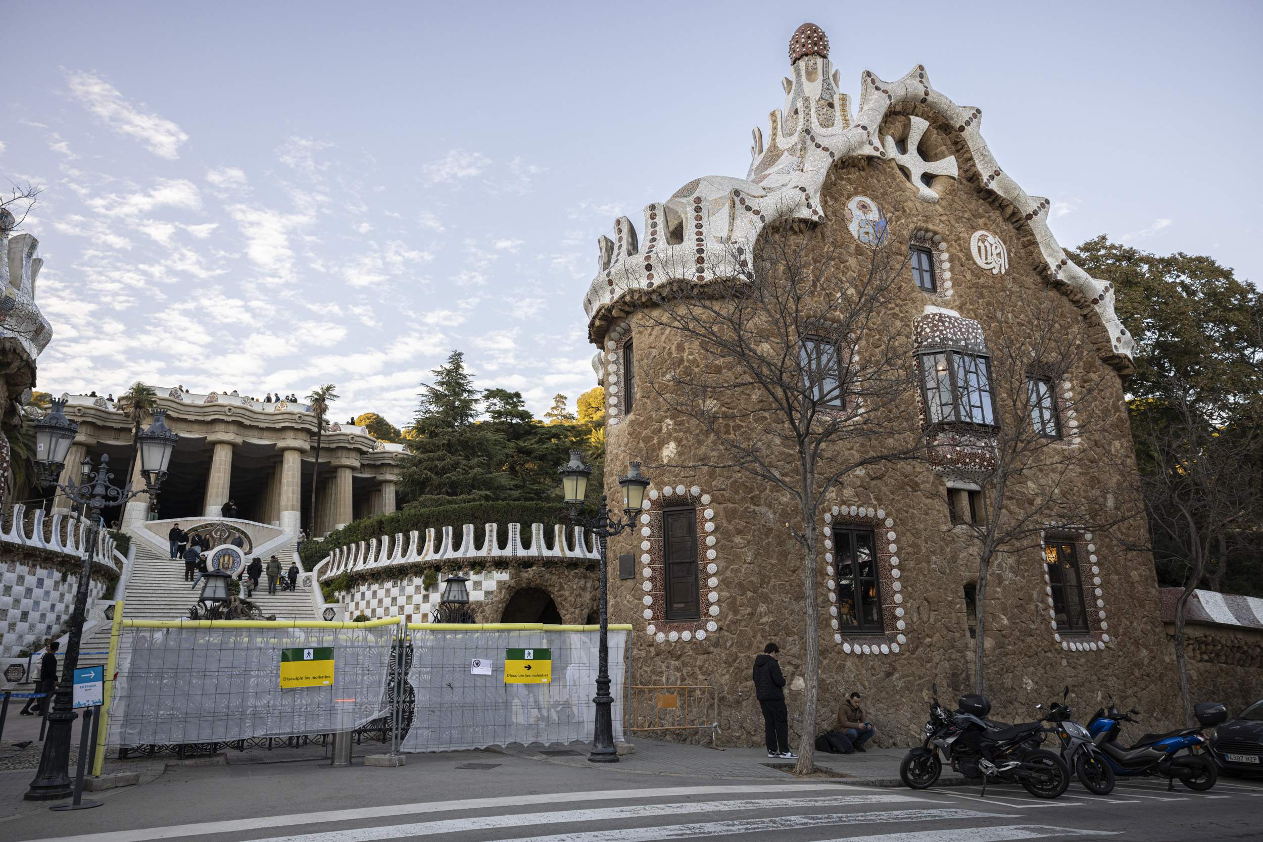 El gobierno Collboni reivindica la reducción de visitantes en el Park Güell en respuesta a las protestas