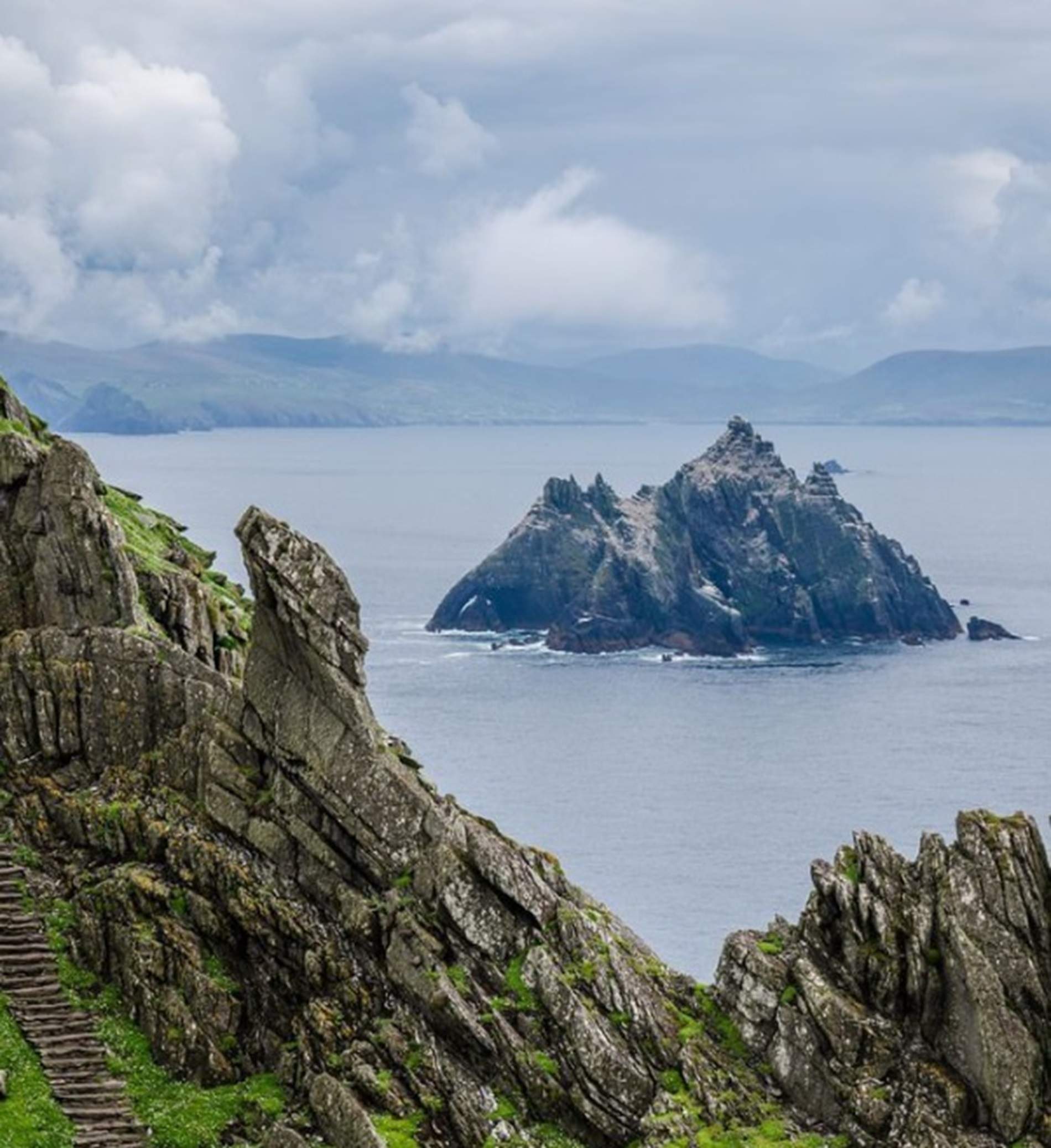 Islas de Skellig. Illa de Skellig Michael en primer término. Font Pinterest Islas de Skellig. Illa de Skellig Michael en primer término. Font Pinterest