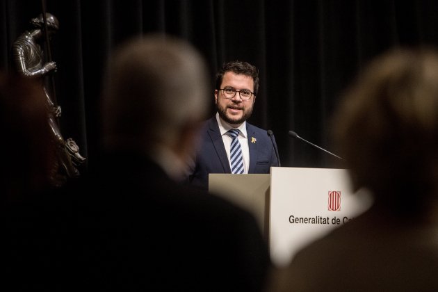 pere aragones salo sant jordi - Carles Palacio