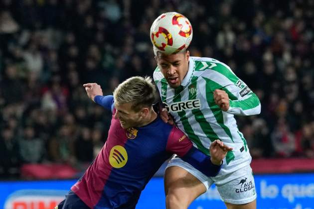 Dani Olmo Vitor Roque Barça Betis / Foto: EFE Dani Olmo Vitor Roque Barça Betis / Foto: EFE