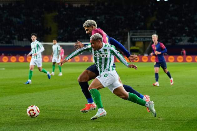 Vitor Roque, Araujo, Barça-Betis, Copa del Rei / Foto: EFE Vitor Roque, Araujo, Barça-Betis, Copa del Rei / Foto: EFE