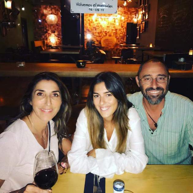 Anna Ferrer Padilla con sus padres / Instagram Anna Ferrer Padilla con sus padres / Instagram