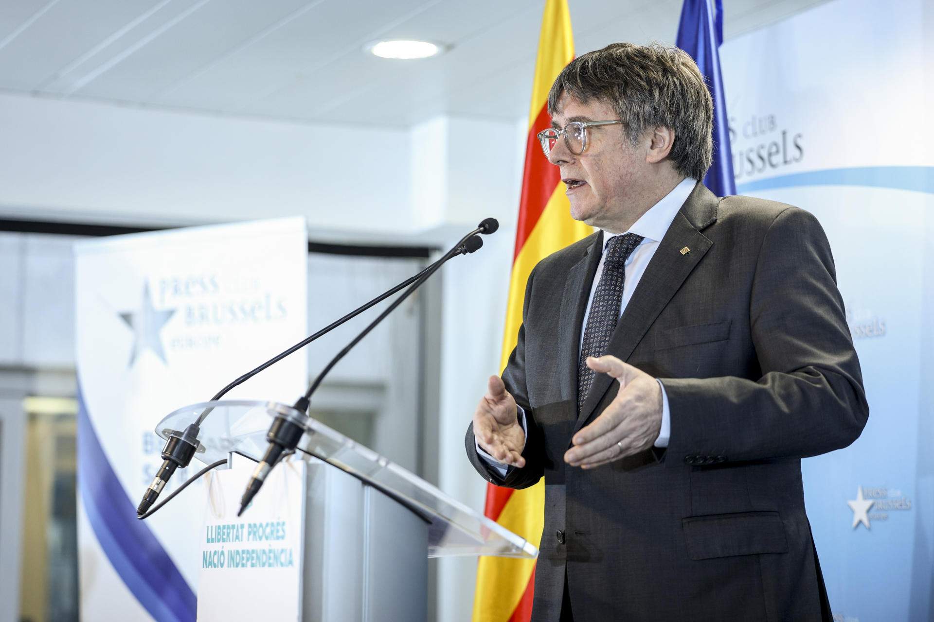 Puigdemont recorre a l'hemeroteca per posar en evidència Sánchez i el seu "xantatge"