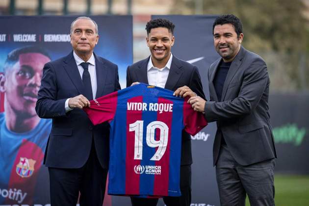 Rafa Yuste Vitor Roque Deco Barça / Foto: FC Barcelona Rafa Yuste Vitor Roque Deco Barça / Foto: FC Barcelona
