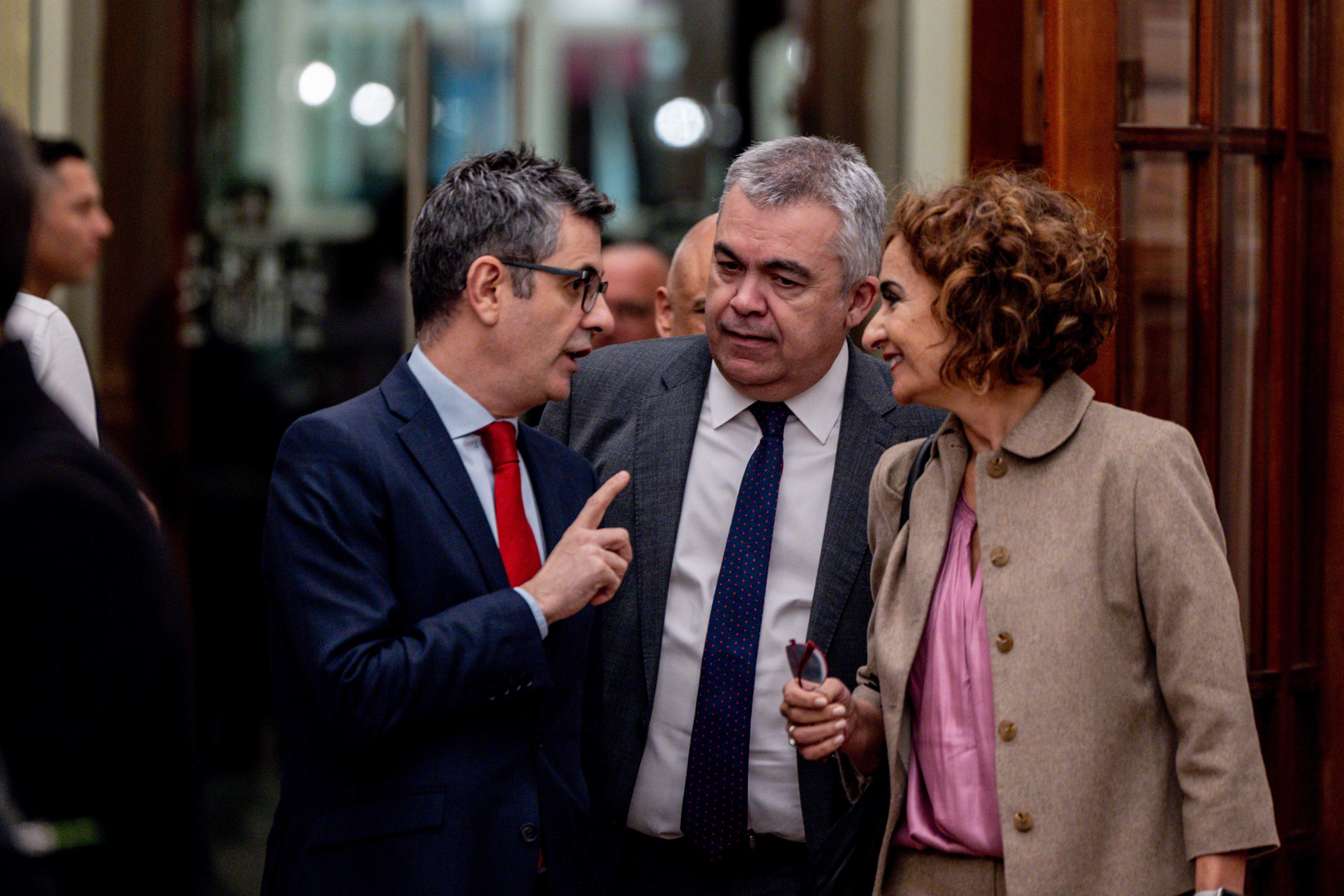 La Moncloa intenta contener el golpe de Puigdemont apelando a un diálogo hasta ahora estéril