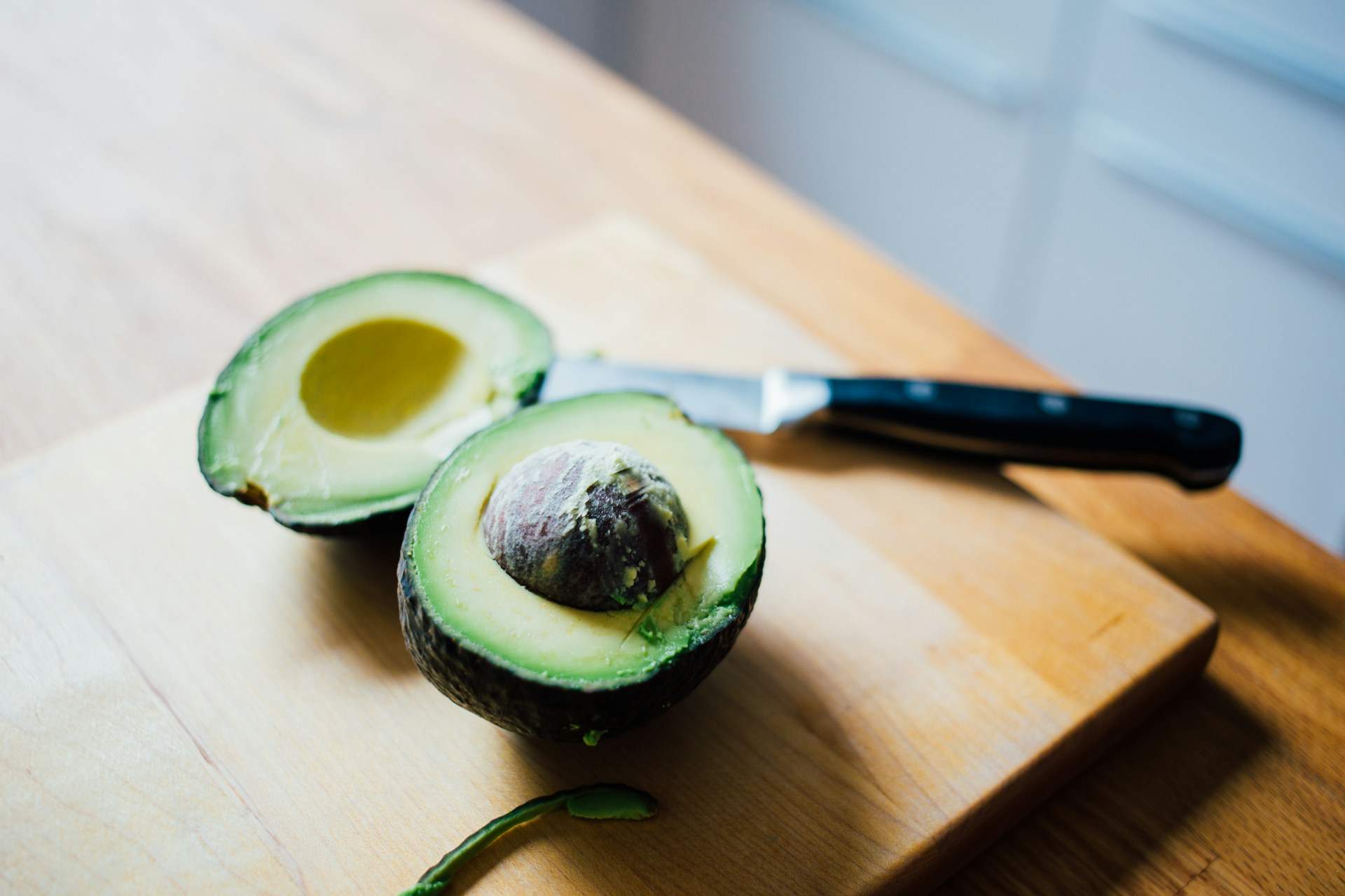 ¿El aguacate está verde? Este es el truco que no conoces para madurarlo en 30 segundos