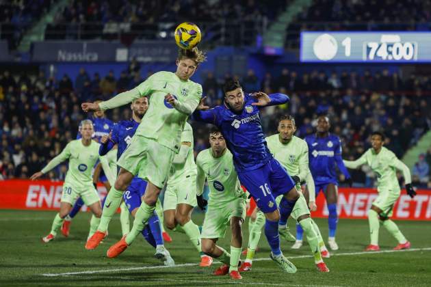 Frenkie de Jong despeje Getafe / Foto: EFE Frenkie de Jong despeje Getafe / Foto: EFE