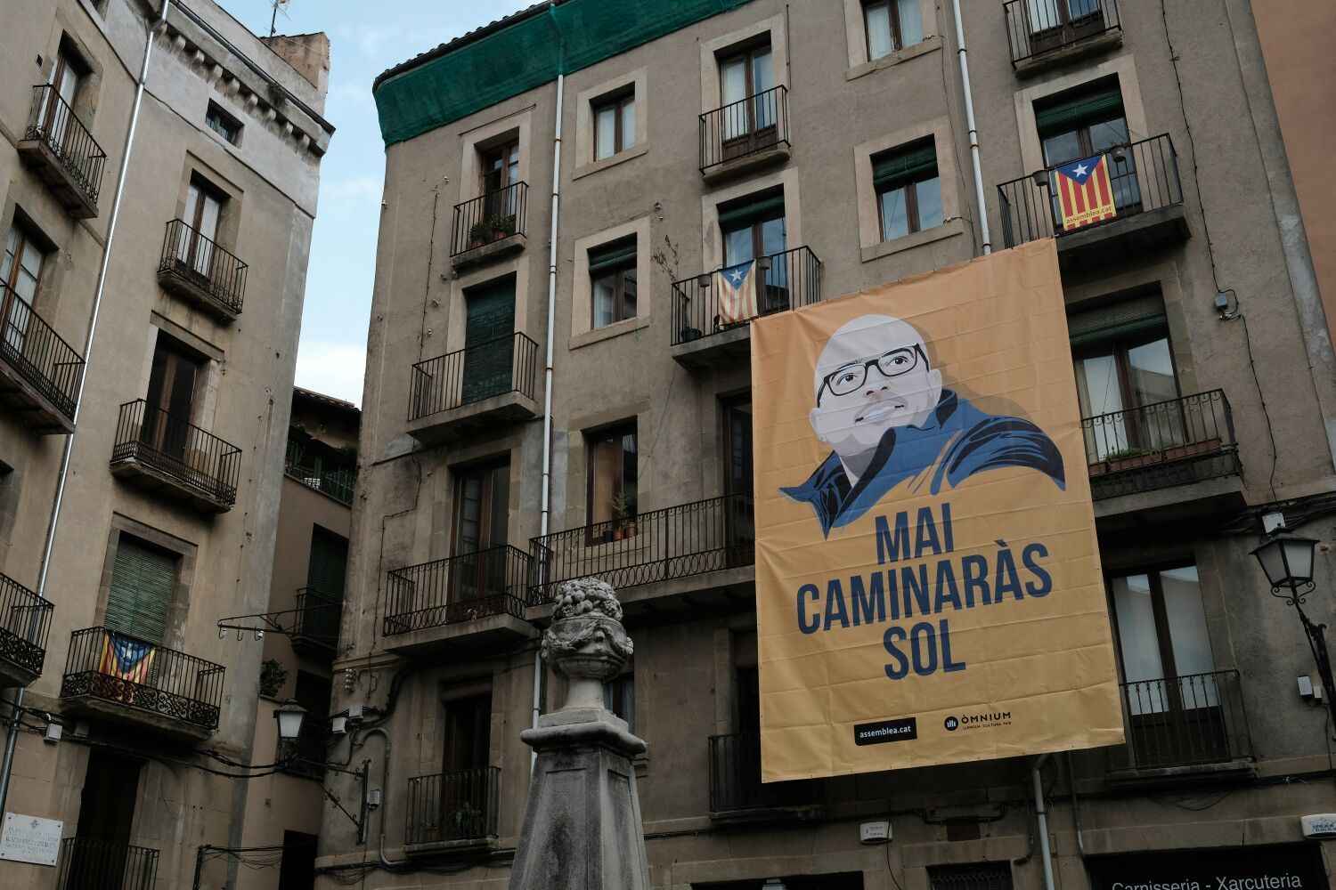 Envia un Whats amb el text "Que pagui Pujol" i sabràs què fa la CUP