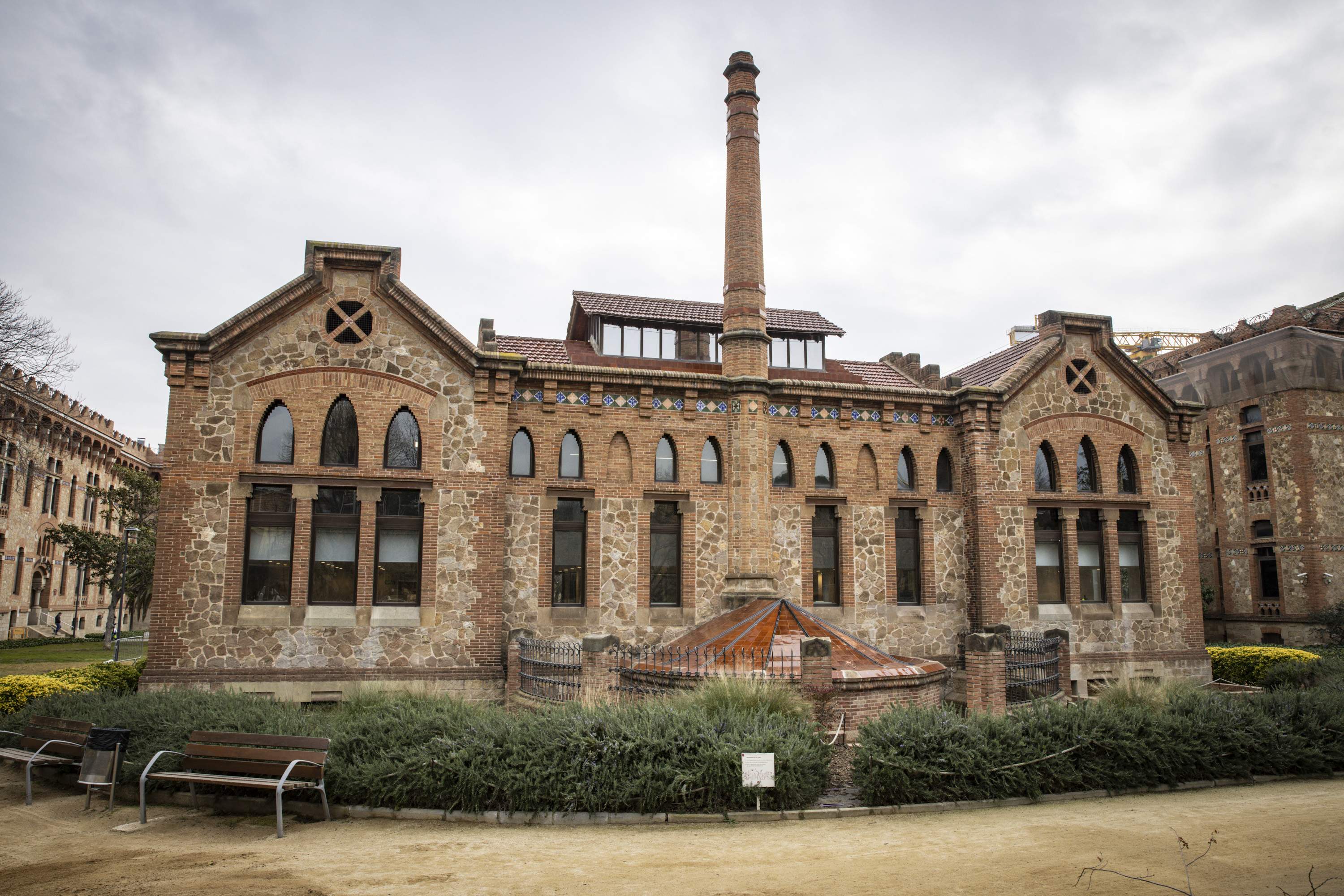 Un complejo modernista, una cantera bautismal y otros atractivos de les Corts