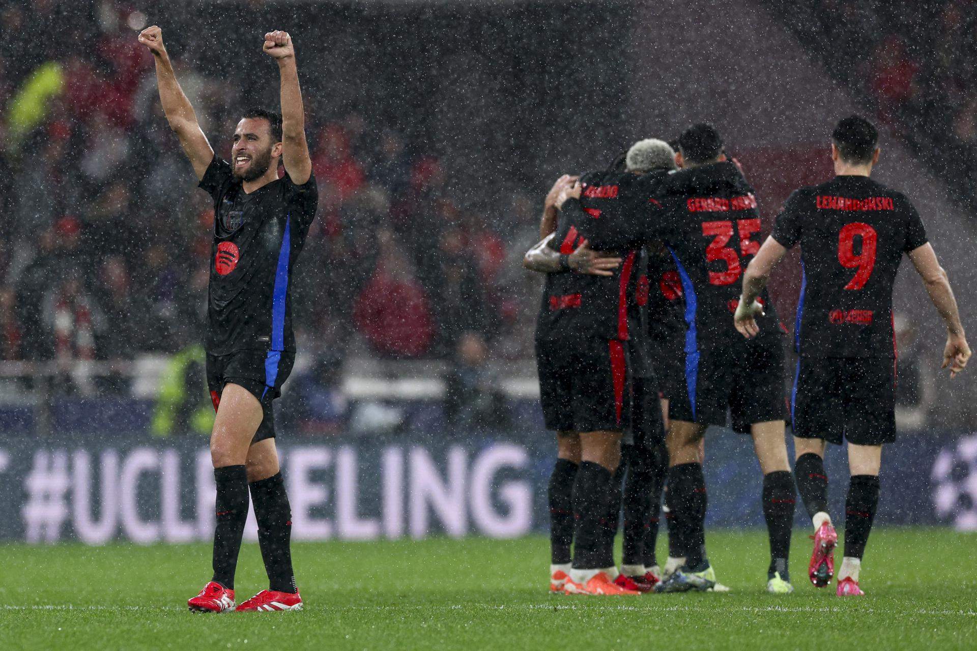 Un Barça épico enloquece ante el Benfica y certifica los octavos de la Champions League (4-5)