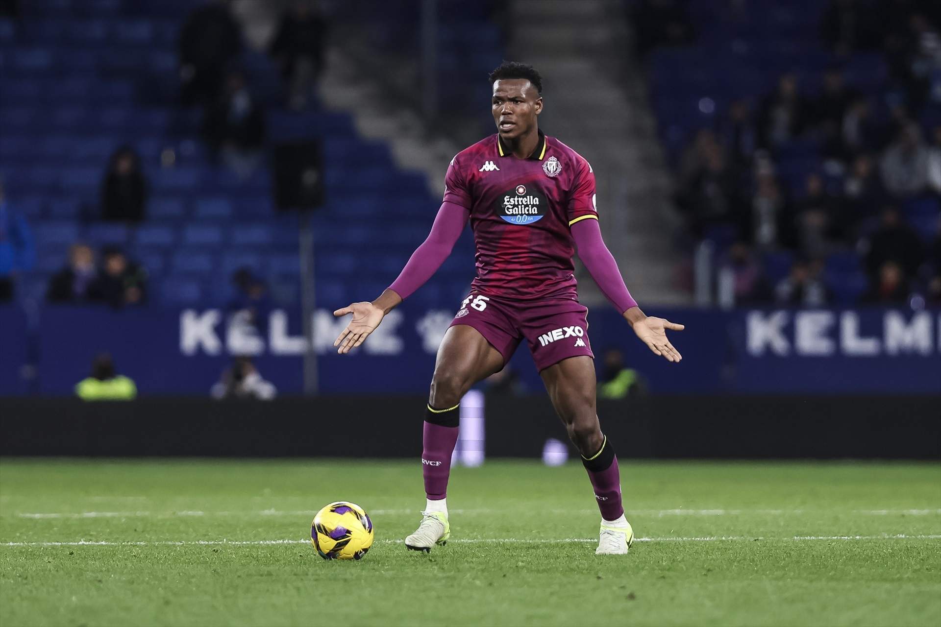 Juma Bah, flamante fichaje del Manchester City y problema con el Valladolid
