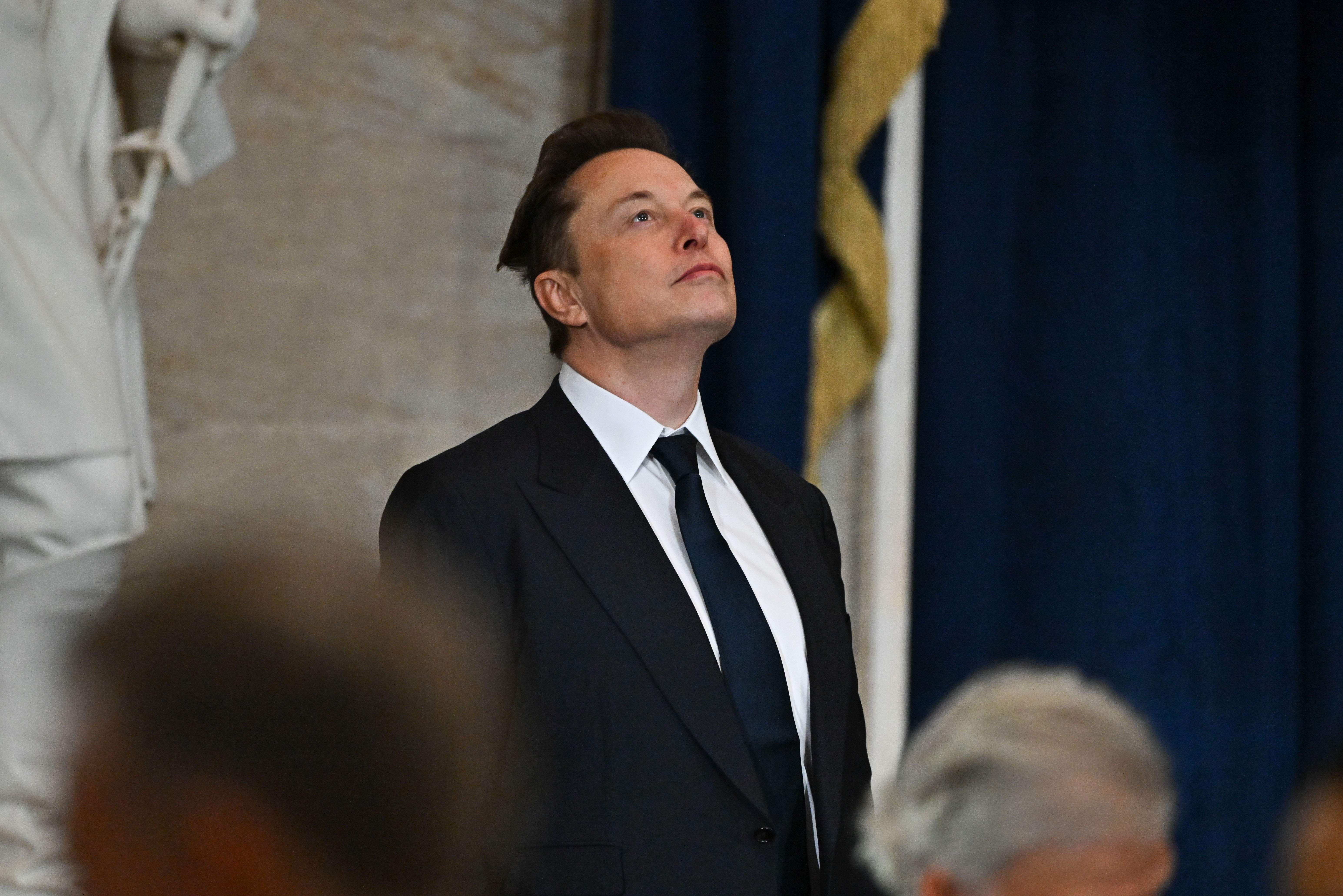 Qui controla Elon Musk? No està confirmat en el seu càrrec i ja fa i desfà