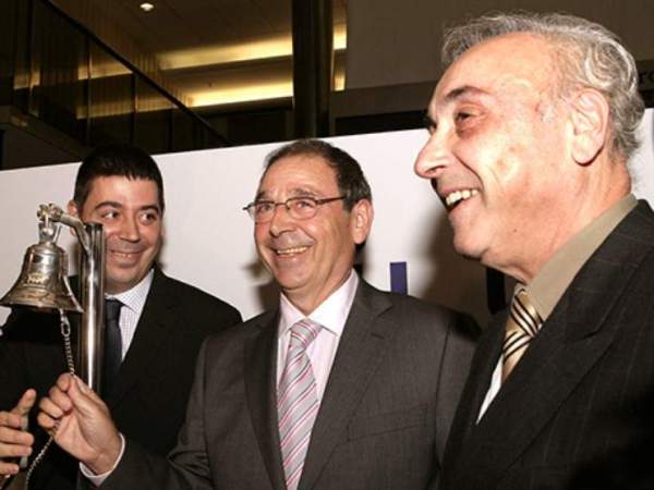 Josep Planes y Eloi Planes, con Joan Hortalà, en la campanada de la salida a bolsa, en el 2021 Josep Planes y Eloi Planes, con Joan Hortalà, en la campanada de la salida a bolsa, en el 2021