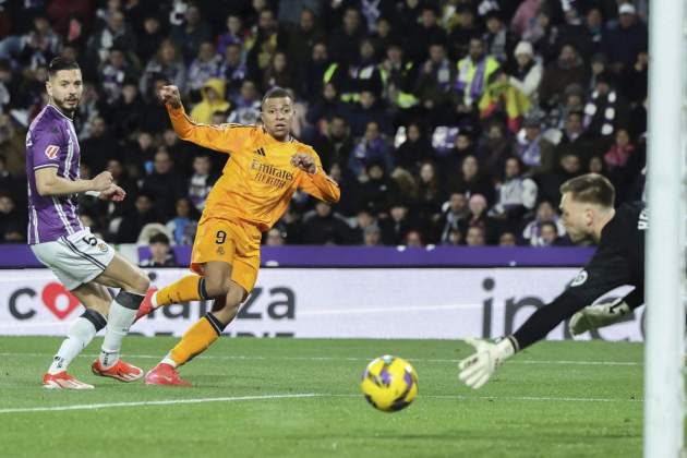 Mbappé segundo gol Valladolid / Foto: EFE Mbappé segundo gol Valladolid / Foto: EFE