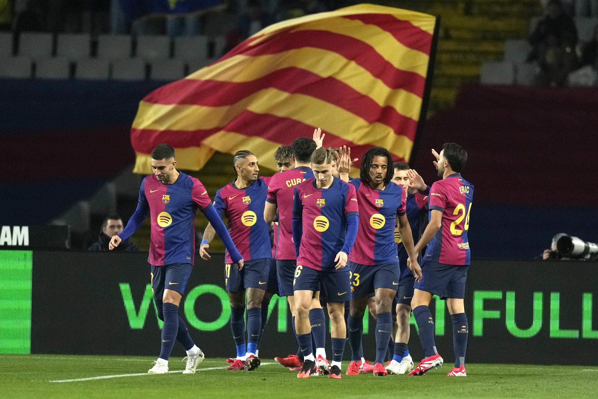 Un Barça voraz no tiene piedad del Valencia y ya piensa en la Champions (7-1)
