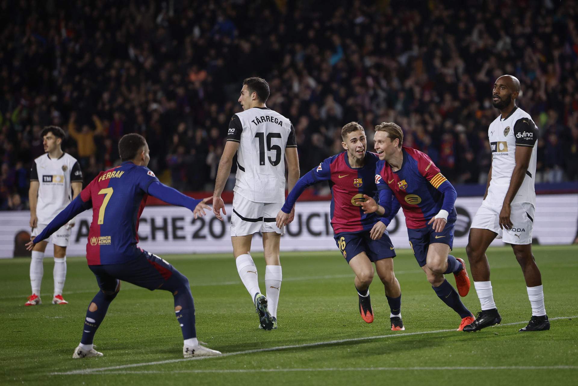 De Jong mete en un serio problema a un compañero en el Barça