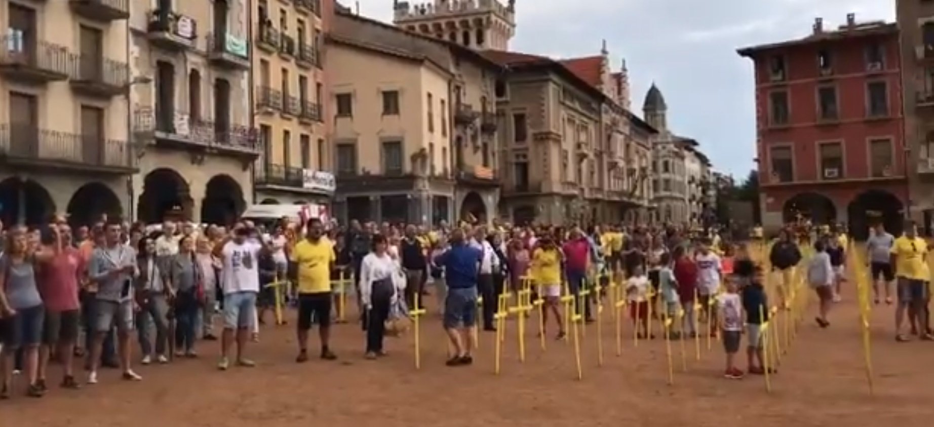 Concentració de protesta per l'atac a la plaça de Vic