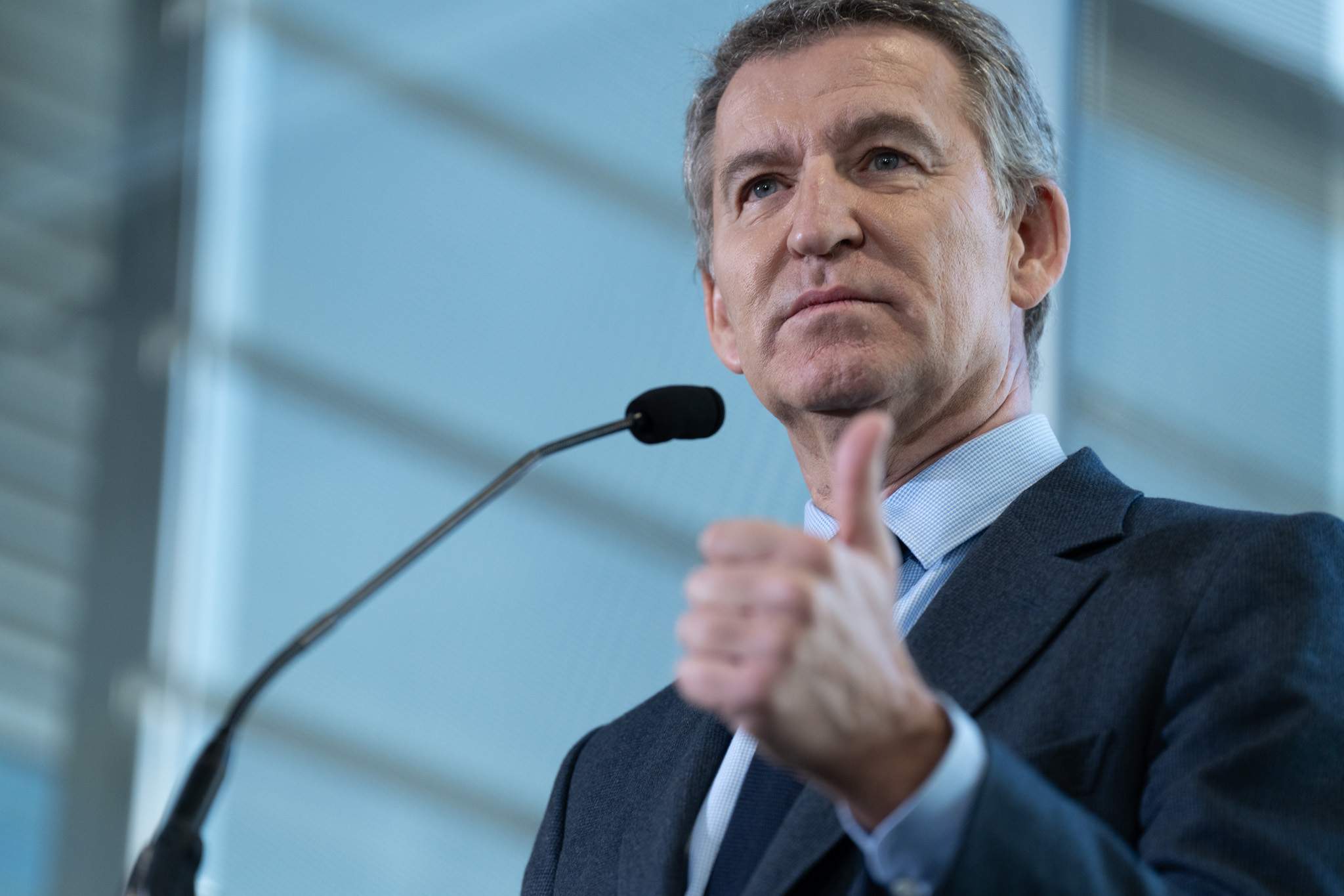 PP y Vox se disparan mientras la mayoría de Pedro Sánchez se hunde, según una encuesta