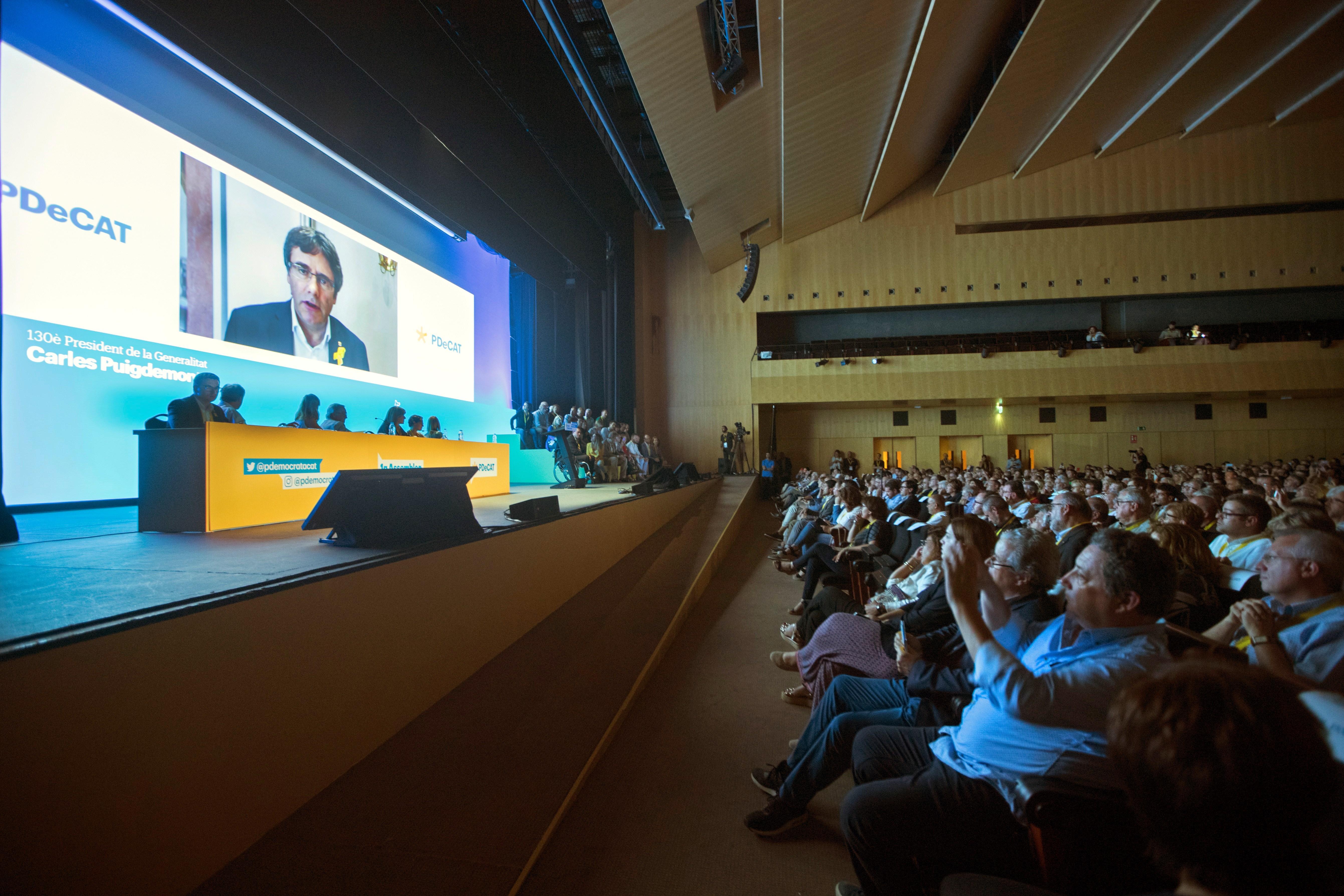 Caudillo, radical y ultra. Así insulta la prensa española a Puigdemont tras el congreso del PDeCAT