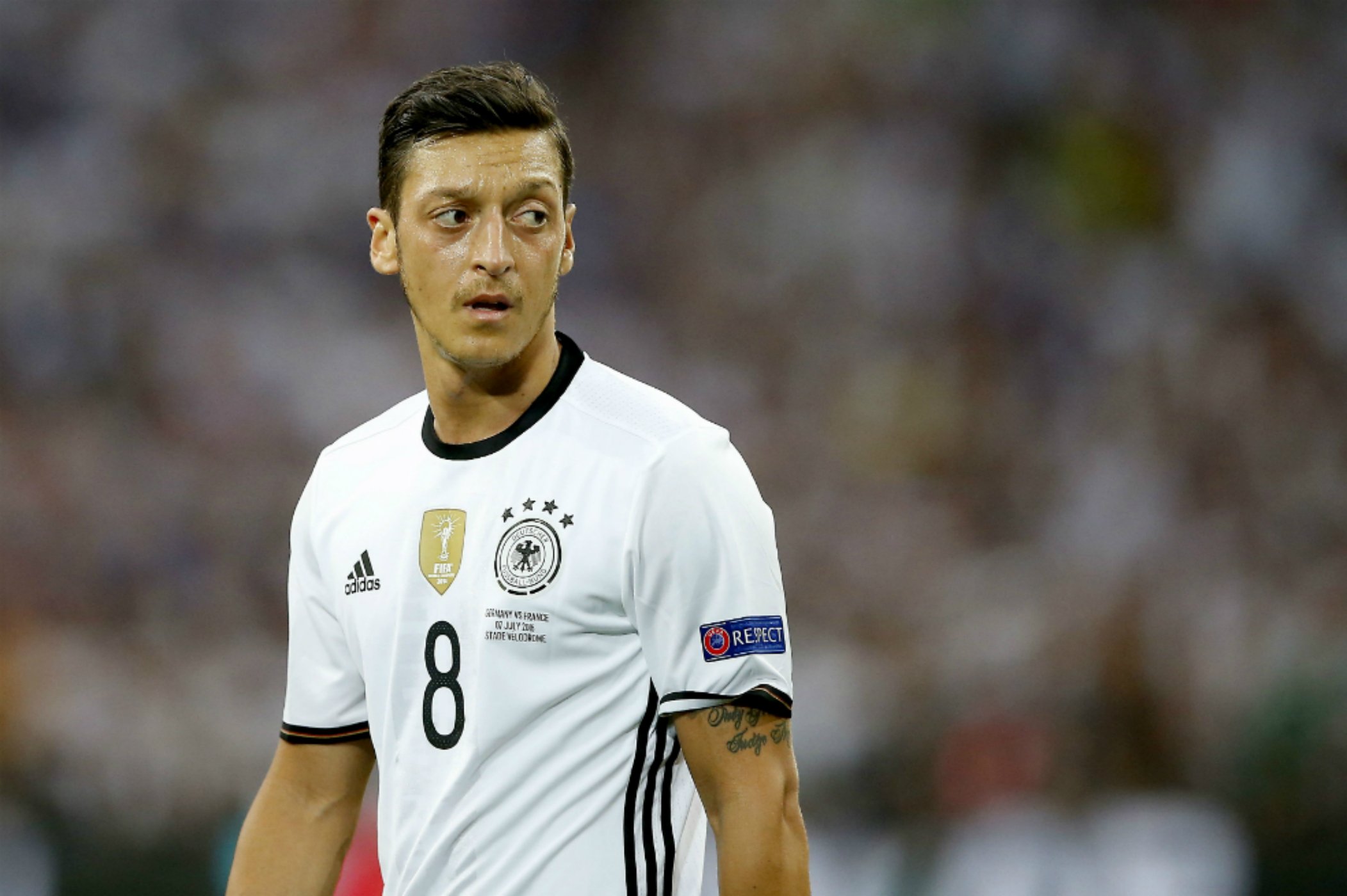 Özil rebutja jugar més amb Alemanya per les crítiques a la seva foto amb Erdogan