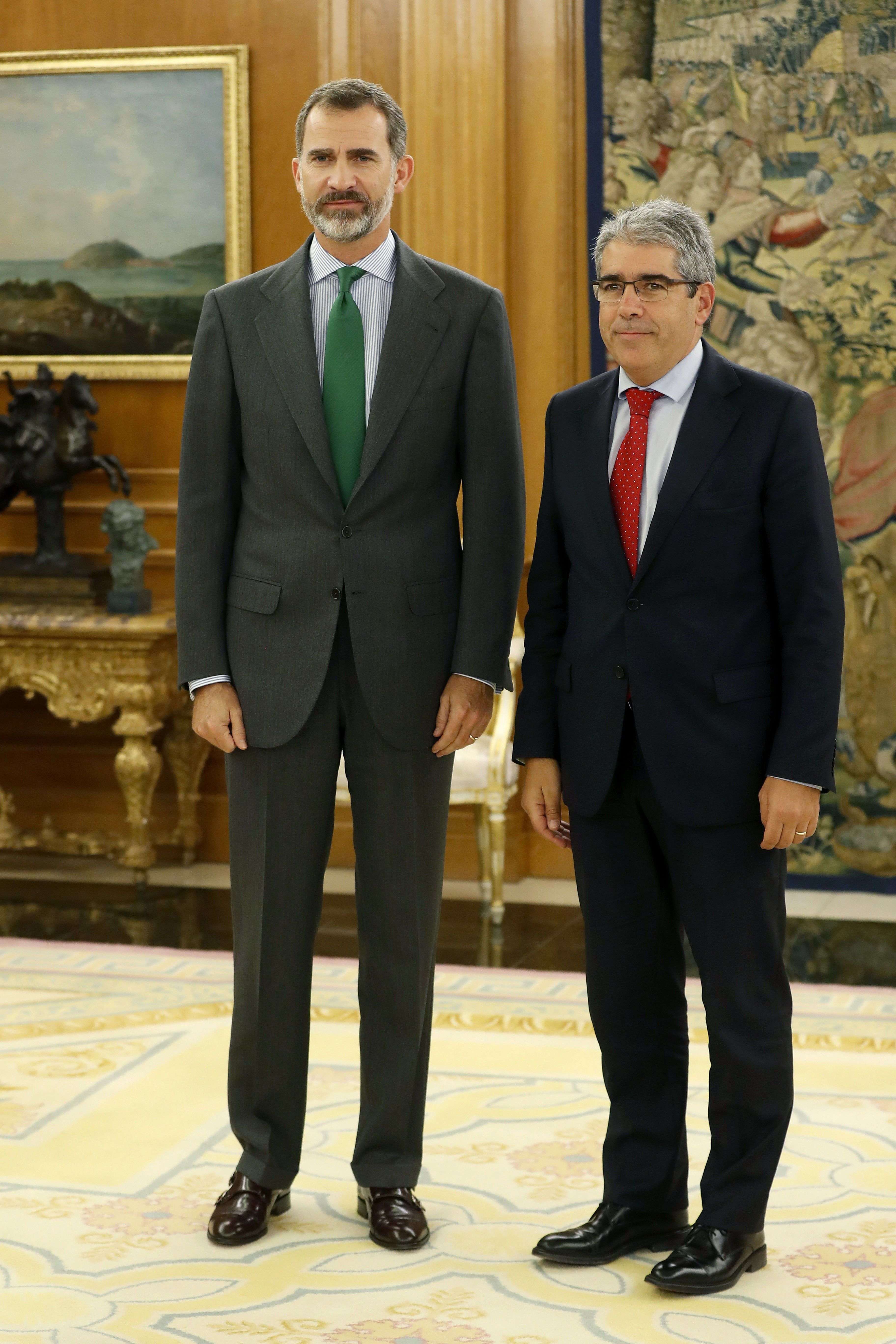 Homs, al Rey: "Cumpliremos nuestros compromisos 'peti qui peti'"