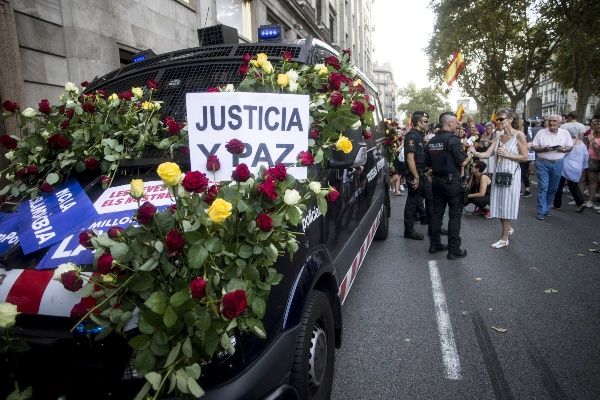 mani atemptat mossos flors - EFE