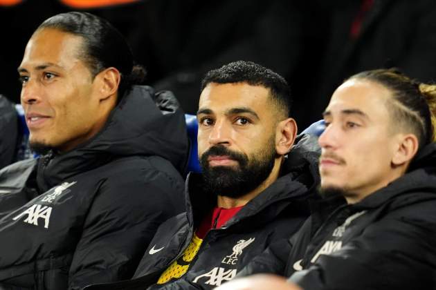 Van Dijk Salah Tsimikas banqueta|banc dels acusats Van Dijk Salah Tsimikas banqueta|banc dels acusats