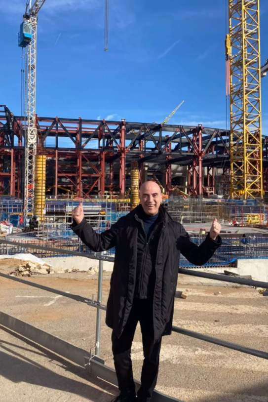 Tomàs Molina amb el Camp Nou de fons / Instagram Tomàs Molina amb el Camp Nou de fons / Instagram