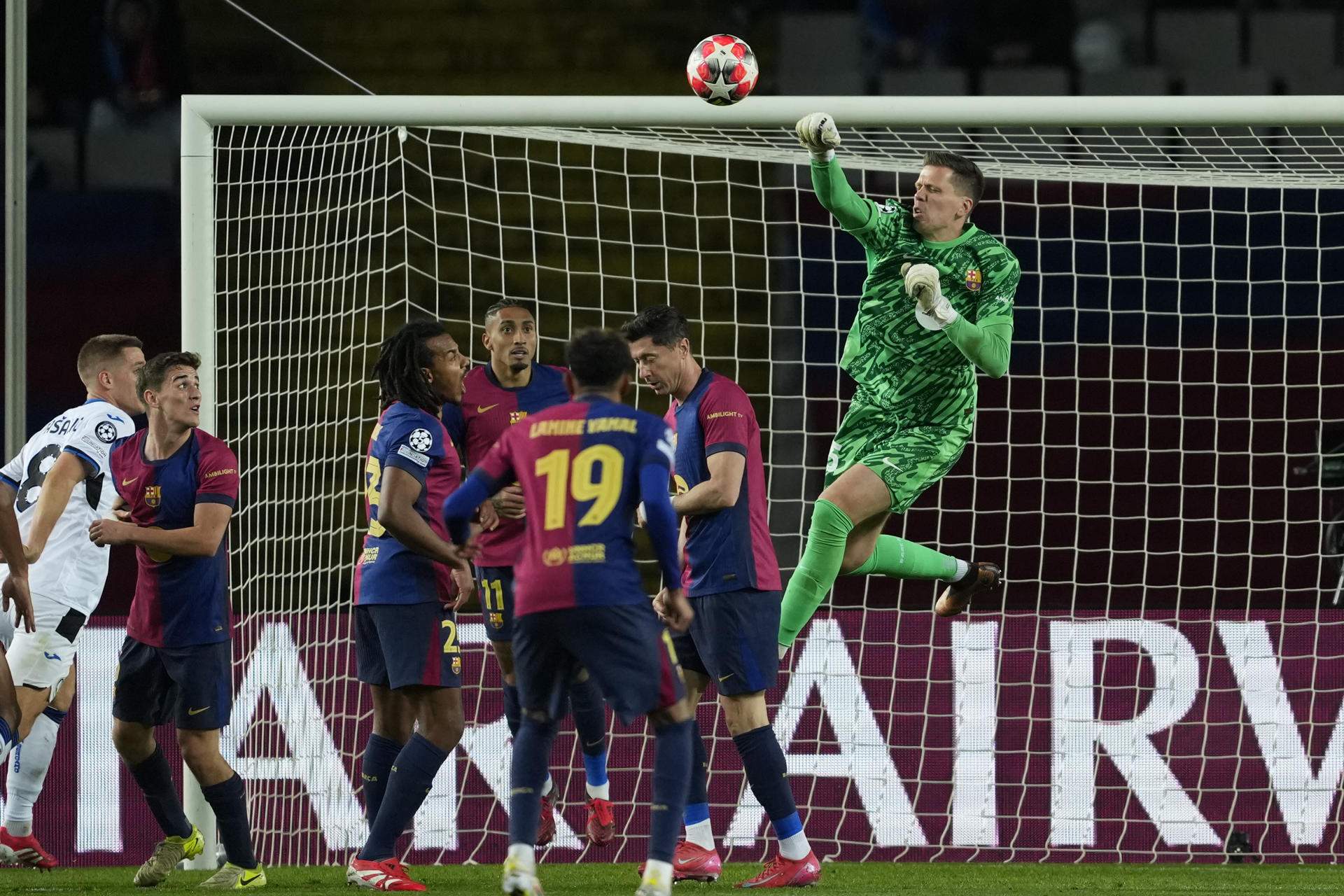 Szczęsny, de nuevo titular, asegura que "la relación con Iñaki Peña siempre ha sido buena"