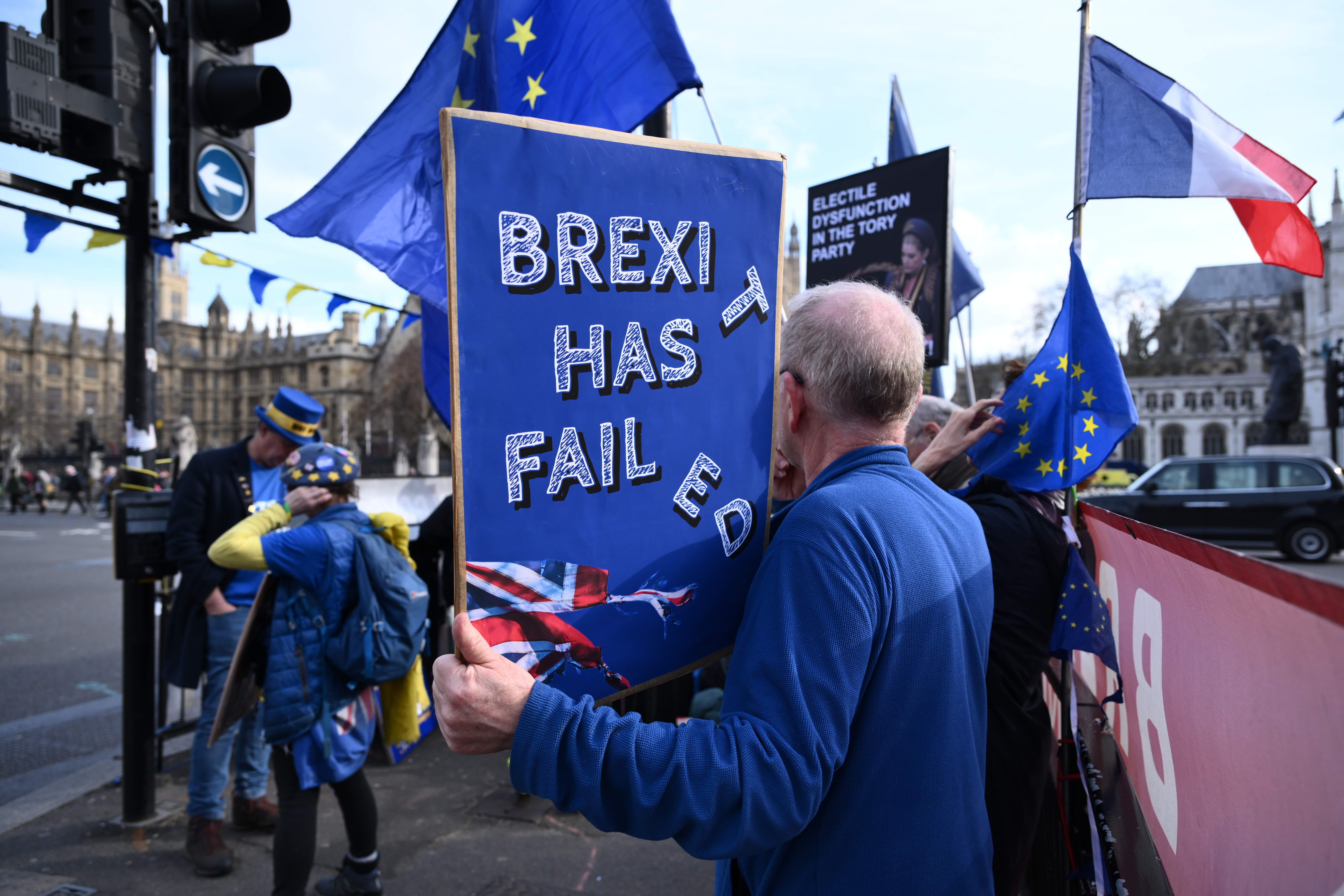 Penediment cinc anys després del Brexit: el 55% dels britànics vol tornar a la UE