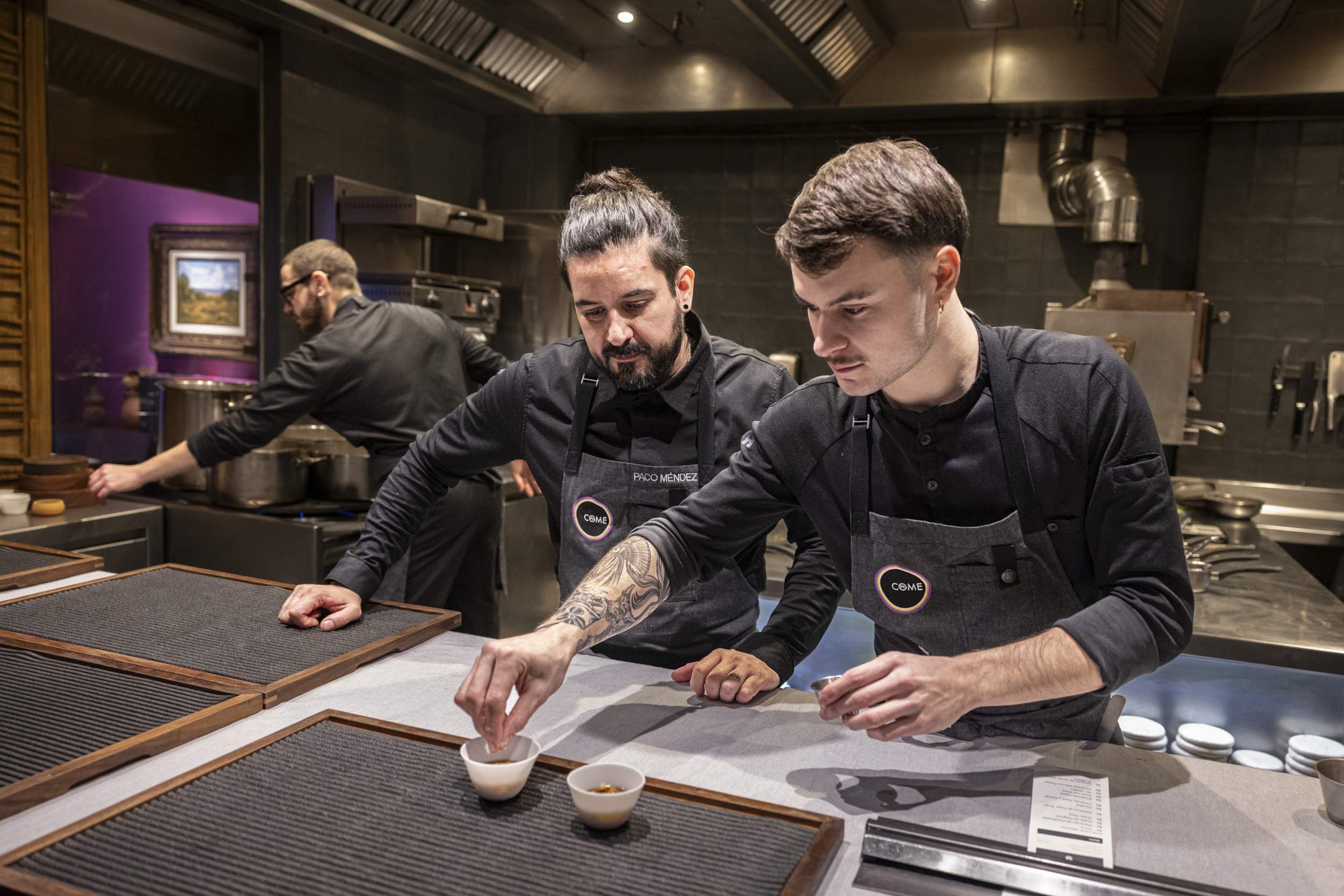 El restaurant que trenca amb els tòpics i brilla amb llum pròpia al barri de Sant Antoni