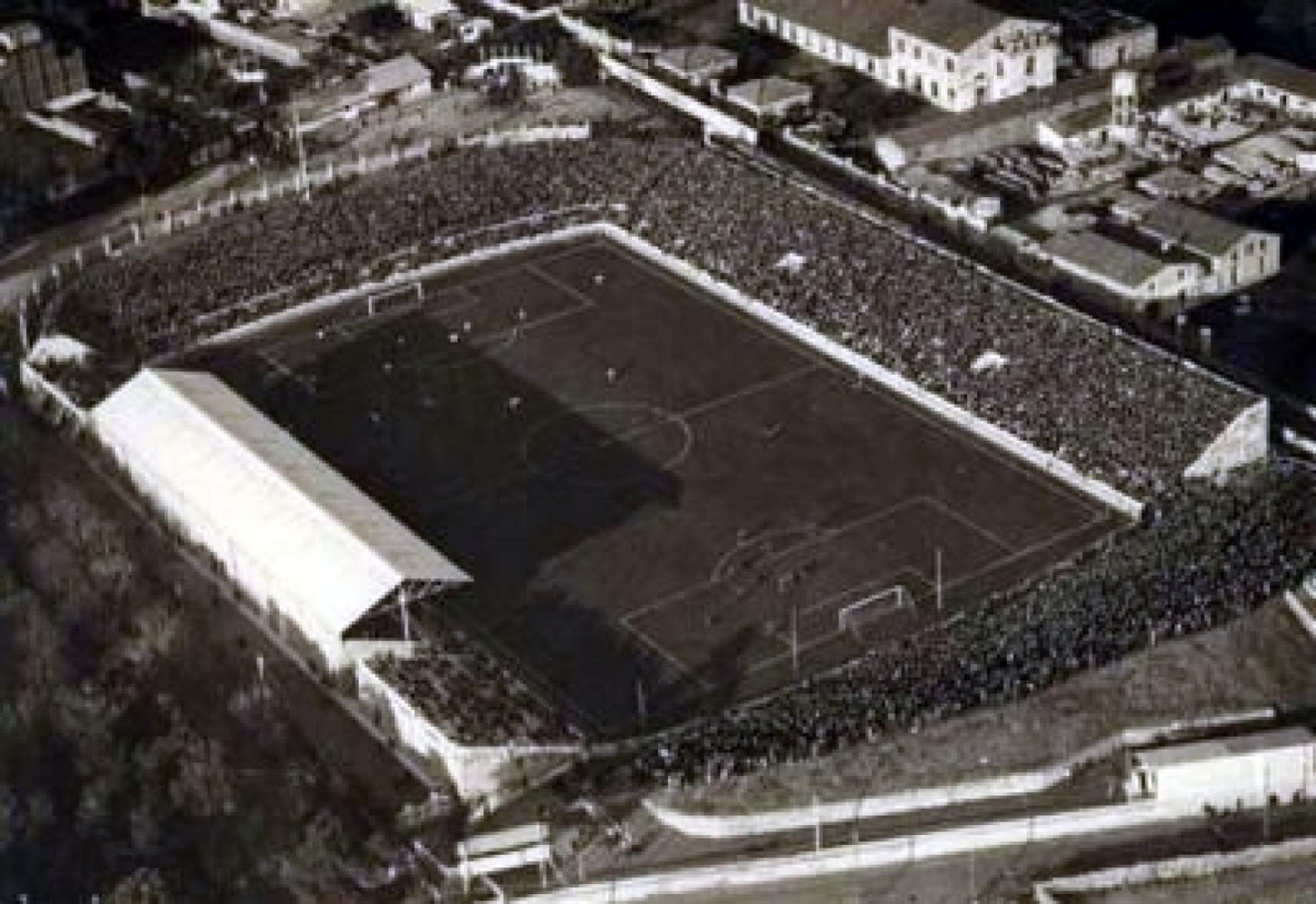 Derriban el viejo estadio de Les Corts, el primer gran coliseo blaugrana